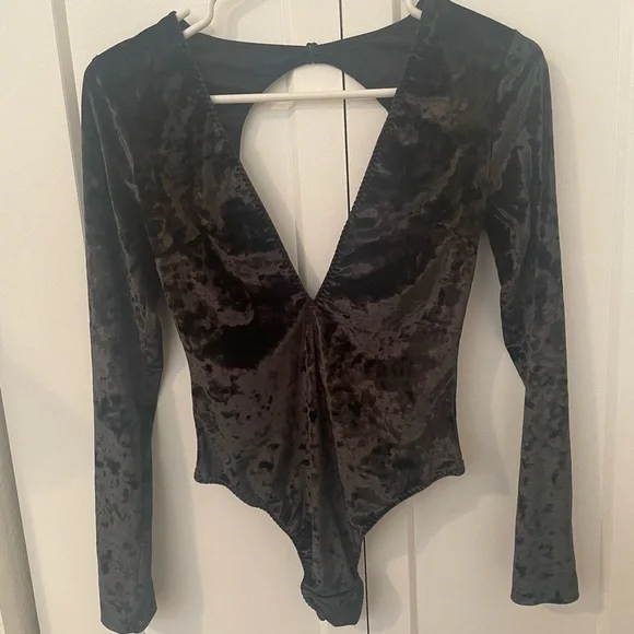 VELVET BLACK BODYSUIT- XS 🖤 - Picture 1 of 4